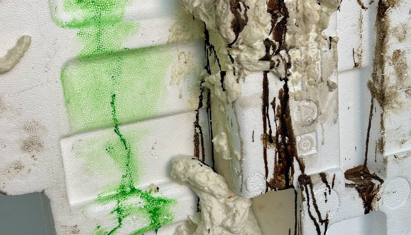 Detail einer künstlerischen Arbeit aus der Reihe Unheimliches Haus.